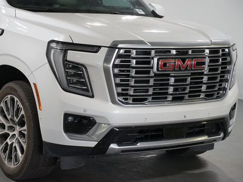 Used 2025 GMC Yukon Denali w/ Denali Reserve Package AWD/4WD image 4