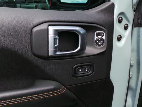 Used 2024 Jeep Wrangler Unlimited Sahara AWD/4WD image 28