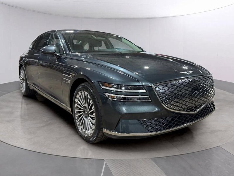 Certified 2023 Genesis G80 image 1