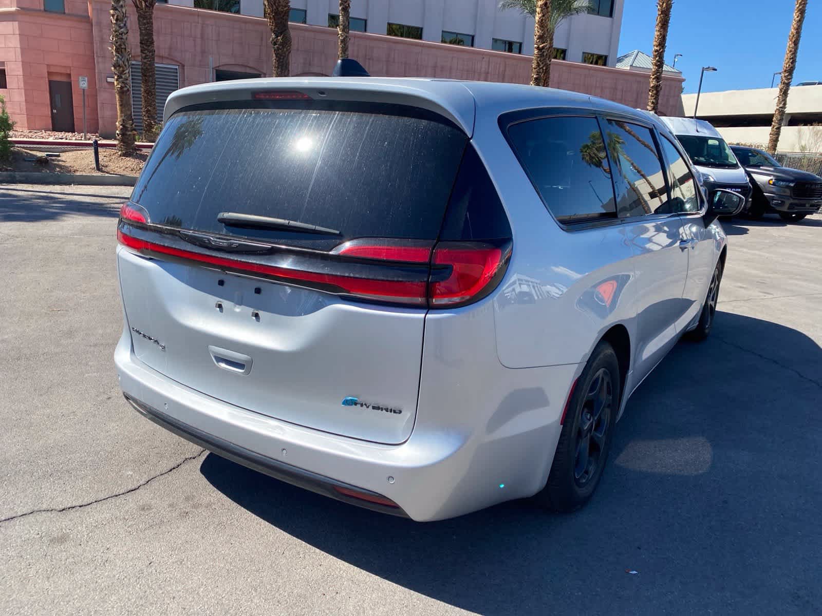 Used 2023 Chrysler Pacifica Touring-L w/ S Appearance Package FWD image 6