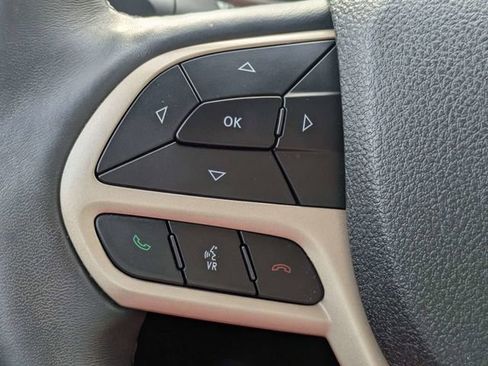 Used 2018 Jeep Cherokee Limited image 26