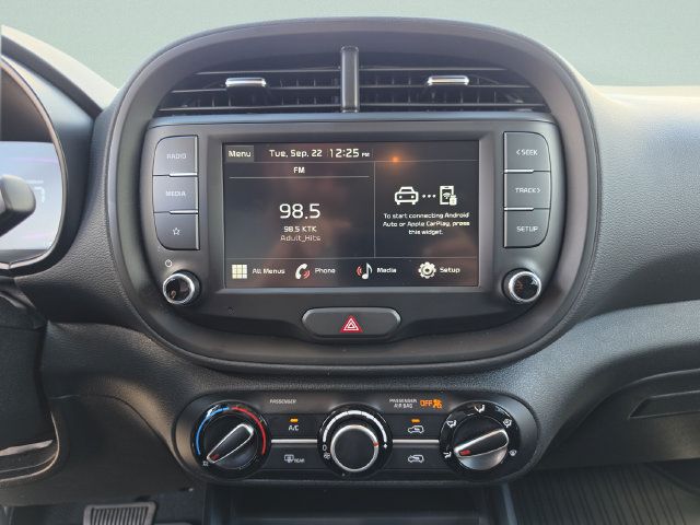 Used 2025 Kia Soul LX FWD image 30