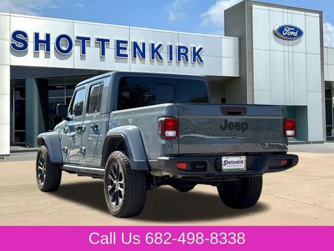 Used 2025 Jeep Gladiator Sport AWD/4WD image 7