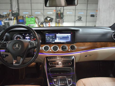 Used 2018 Mercedes-Benz E 400 4MATIC Sedan image 11