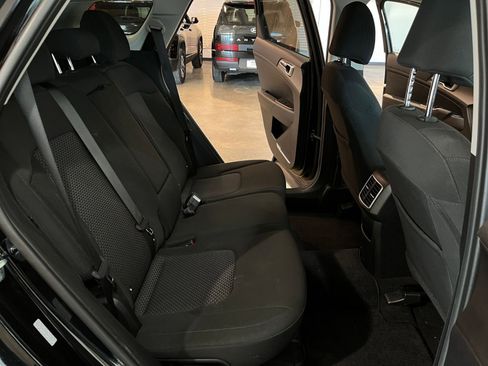 Used 2025 Kia Sportage LX image 37