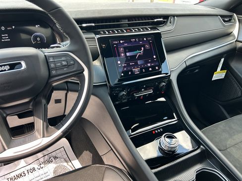 New 2025 Jeep Grand Cherokee L Altitude image 11