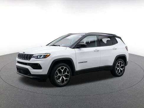 Used 2025 Jeep Compass Limited AWD/4WD image 3