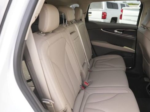 Used 2022 Lincoln Nautilus Reserve image 17