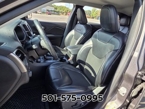 Used 2019 Jeep Cherokee Latitude Plus w/ Cold Weather Group AWD/4WD image 7