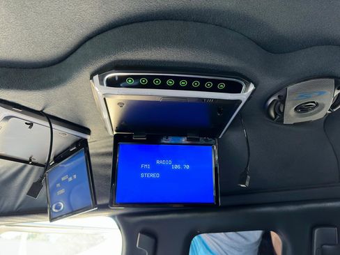 Used 2009 Cadillac DTS Limousine image 25