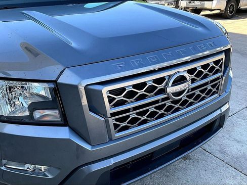 Used 2022 Nissan Frontier SV AWD/4WD image 3