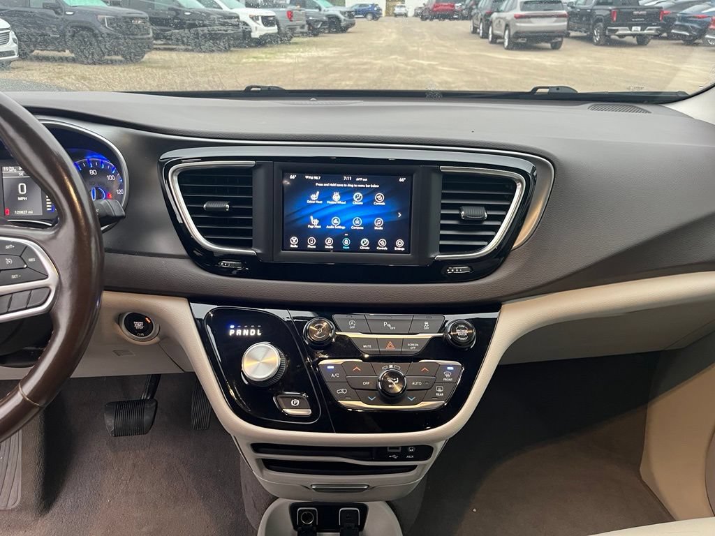 Used 2019 Chrysler Pacifica Touring-L FWD image 25