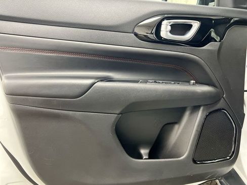 Used 2025 Jeep Compass Trailhawk AWD/4WD image 20