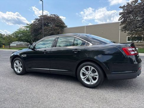Used 2015 Ford Taurus SE FWD image 2