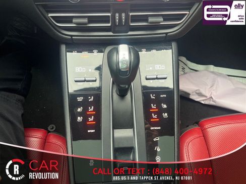 Used 2022 Porsche Macan w/ Premium Package Plus AWD/4WD image 21