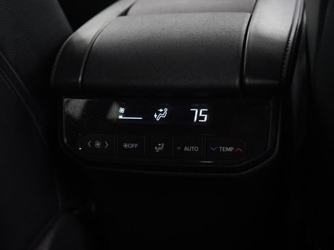 Used 2025 Toyota Highlander XSE AWD/4WD image 17