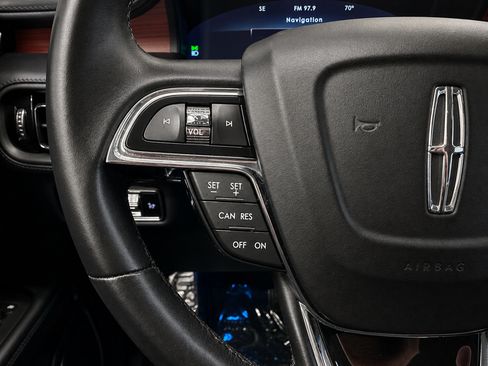 Used 2023 Lincoln Nautilus Reserve AWD/4WD image 4