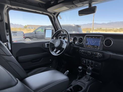 Used 2021 Jeep Wrangler Unlimited Sahara w/ Cold Weather Group AWD/4WD image 9