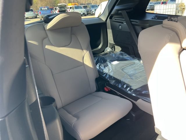 New 2026 Volvo XC90 T8 Plus w/ Protection Package Premier AWD/4WD image 19