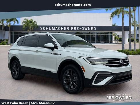 Used 2023 Volkswagen Tiguan SE w/ Panoramic Sunroof Package FWD image 1