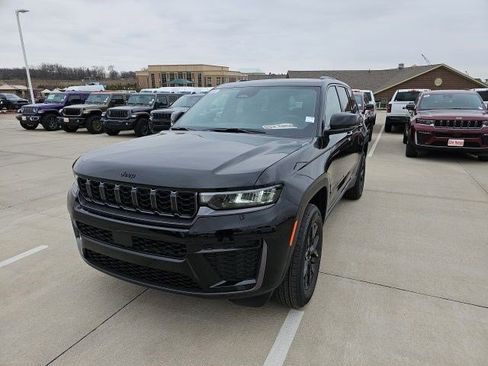 New 2026 Jeep Grand Cherokee Altitude AWD/4WD image 1
