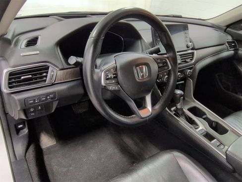 Used 2018 Honda Accord Touring image 10
