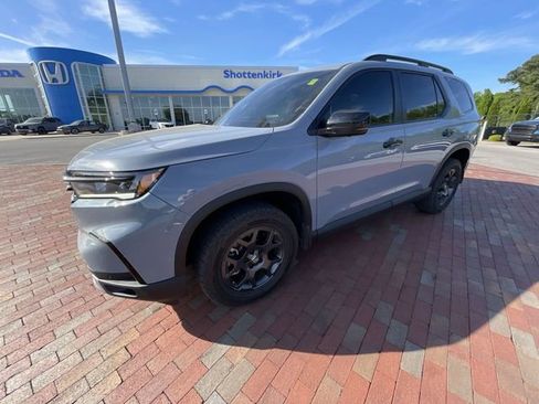 Certified 2025 Honda Pilot TrailSport image 13