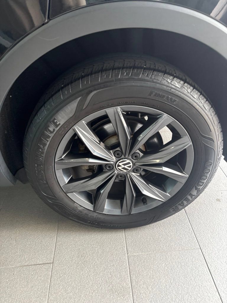Used 2023 Volkswagen Tiguan SE AWD/4WD image 14