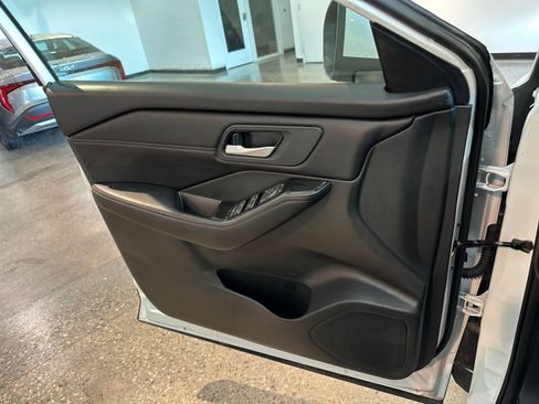 Used 2026 Nissan Rogue SL FWD image 18