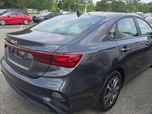 Used 2022 Kia Forte LXS FWD image 5