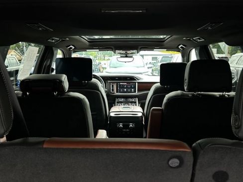 Used 2024 GMC Yukon XL Denali Ultimate w/ LPO, Floor Liner Package AWD/4WD image 13
