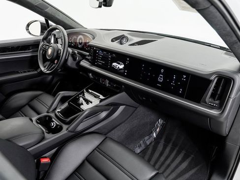 Used 2024 Porsche Cayenne Turbo GT image 21
