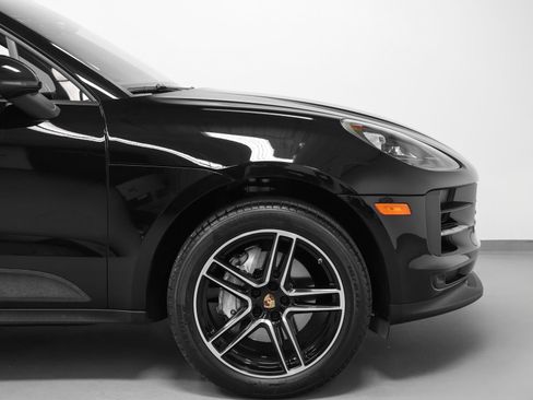 Certified 2021 Porsche Macan AWD/4WD image 14
