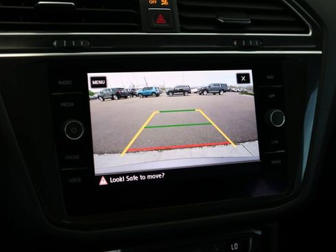 Used 2018 Volkswagen Tiguan SEL AWD/4WD image 12