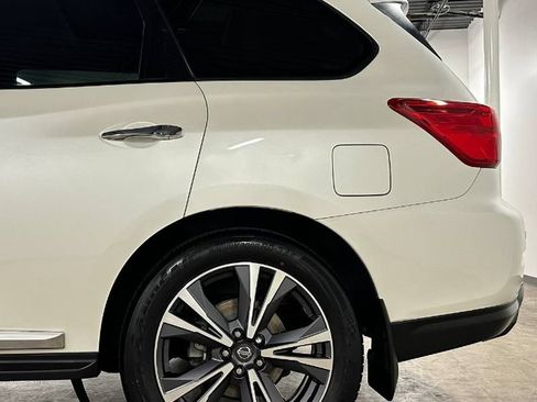 Used 2020 Nissan Pathfinder Platinum FWD image 10