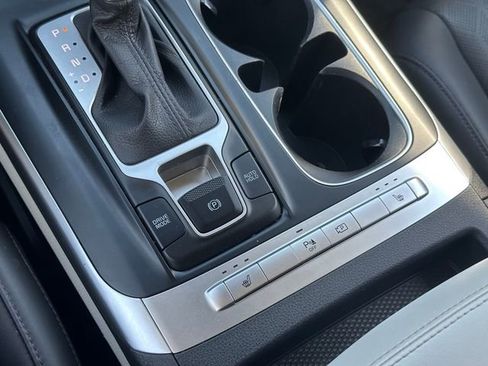 Used 2022 Kia Carnival LX image 20