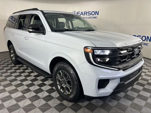 New 2026 Ford Expedition Active image 3