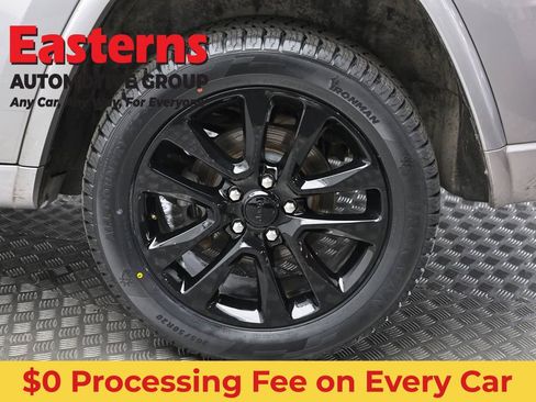 Used 2017 Jeep Grand Cherokee Laredo AWD/4WD image 8