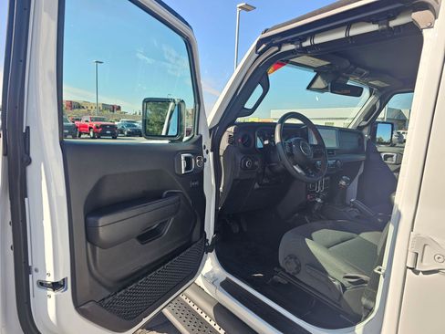 Used 2024 Jeep Wrangler Unlimited Rubicon w/ Technology Group AWD/4WD image 18