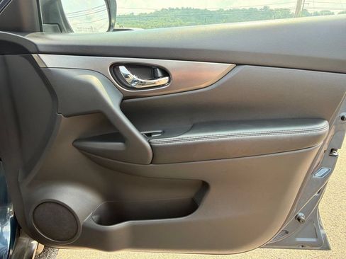 Used 2015 Nissan Rogue SV FWD image 31