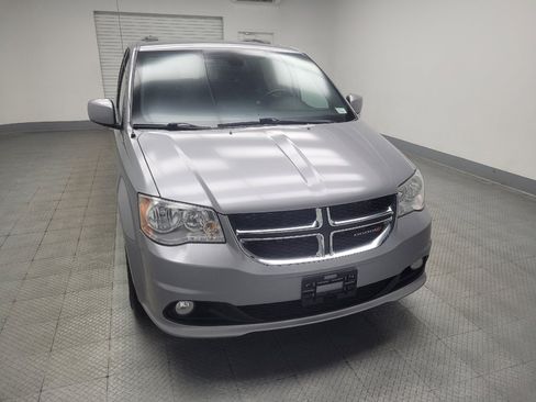 Used 2019 Dodge Grand Caravan SXT FWD image 14