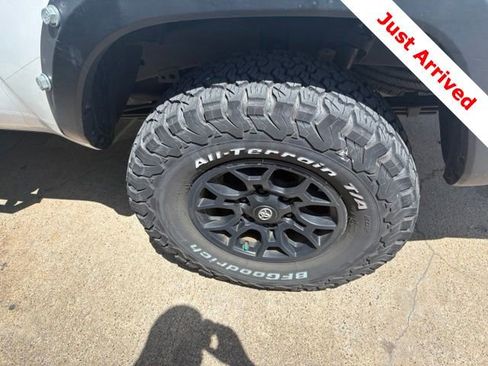 Used 2022 Toyota Tacoma SR w/ SX Package RWD image 18