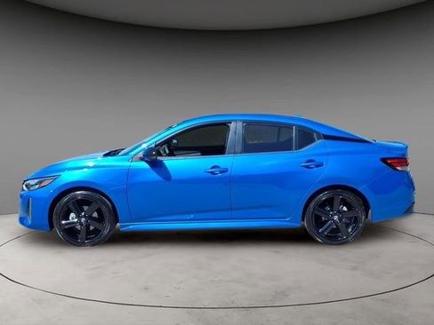 Used 2025 Nissan Sentra SR FWD image 2