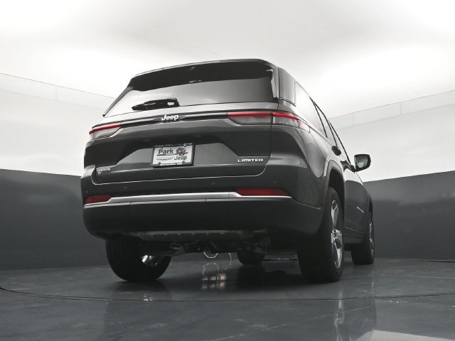 New 2026 Jeep Grand Cherokee Limited w/ Luxury Tech Group II AWD/4WD image 23