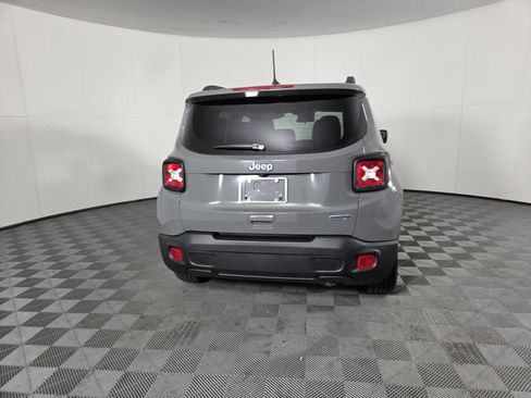 Used 2021 Jeep Renegade Latitude FWD image 6