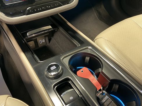 Used 2020 Lincoln Corsair FWD w/ Convenience Package image 12