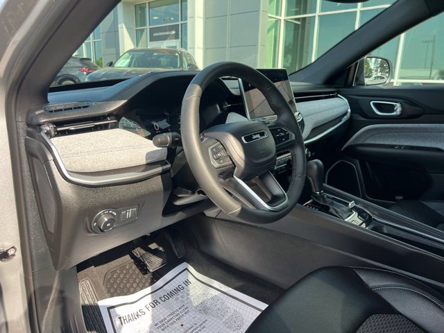Used 2024 Jeep Compass Latitude w/ Convenience Group AWD/4WD image 23