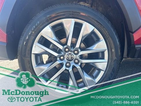 Used 2022 Toyota RAV4 XLE Premium AWD/4WD image 20