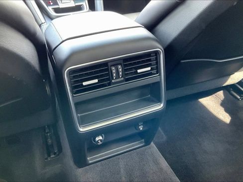 Used 2023 Porsche Cayenne w/ Premium Package AWD/4WD image 10