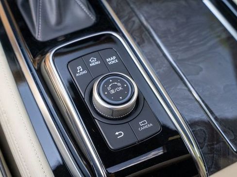 Used 2023 INFINITI QX80 Sensory w/ All-Season Package AWD/4WD image 33